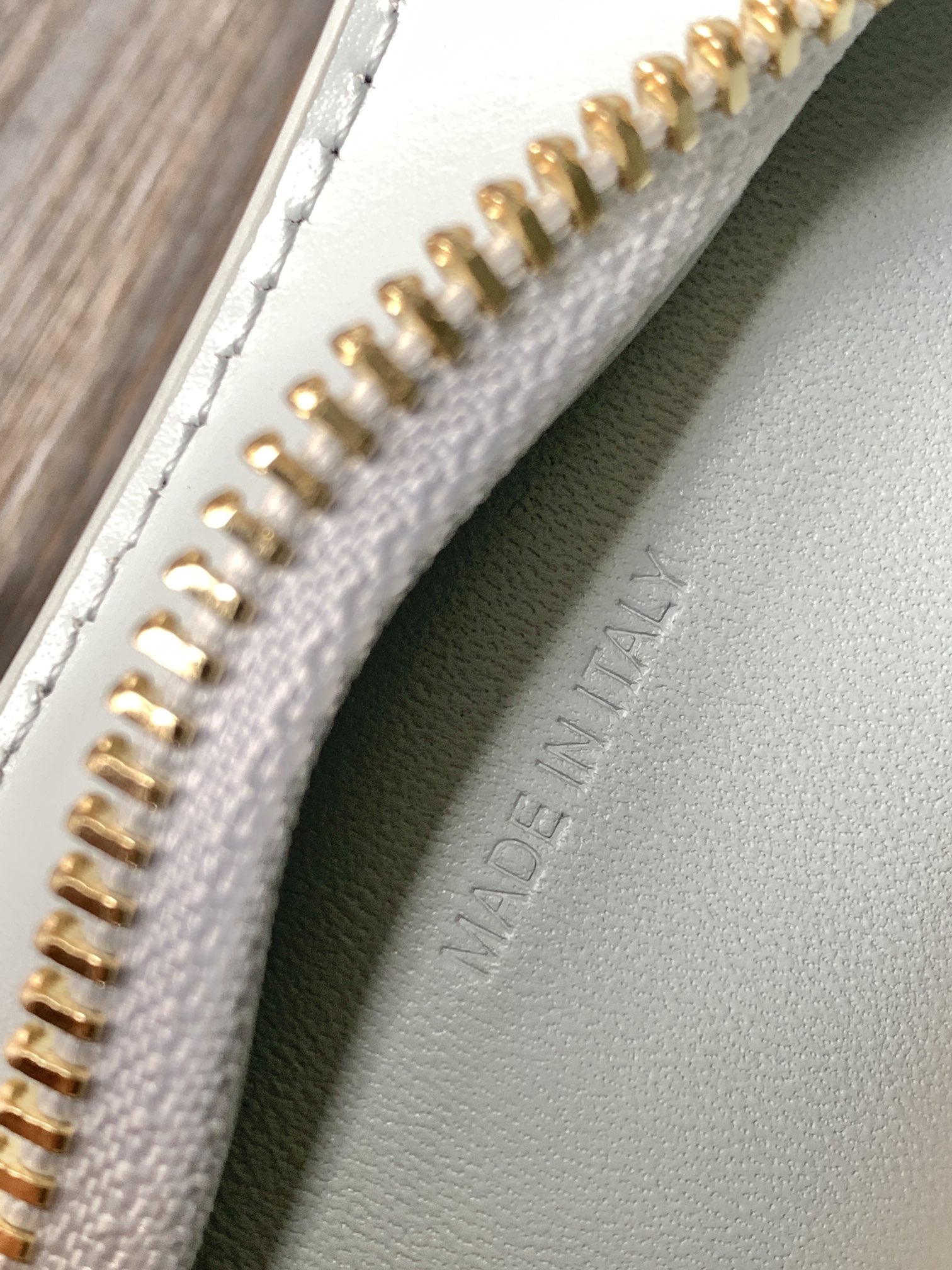 Ce**e medium tilly bag in shiny calfskin