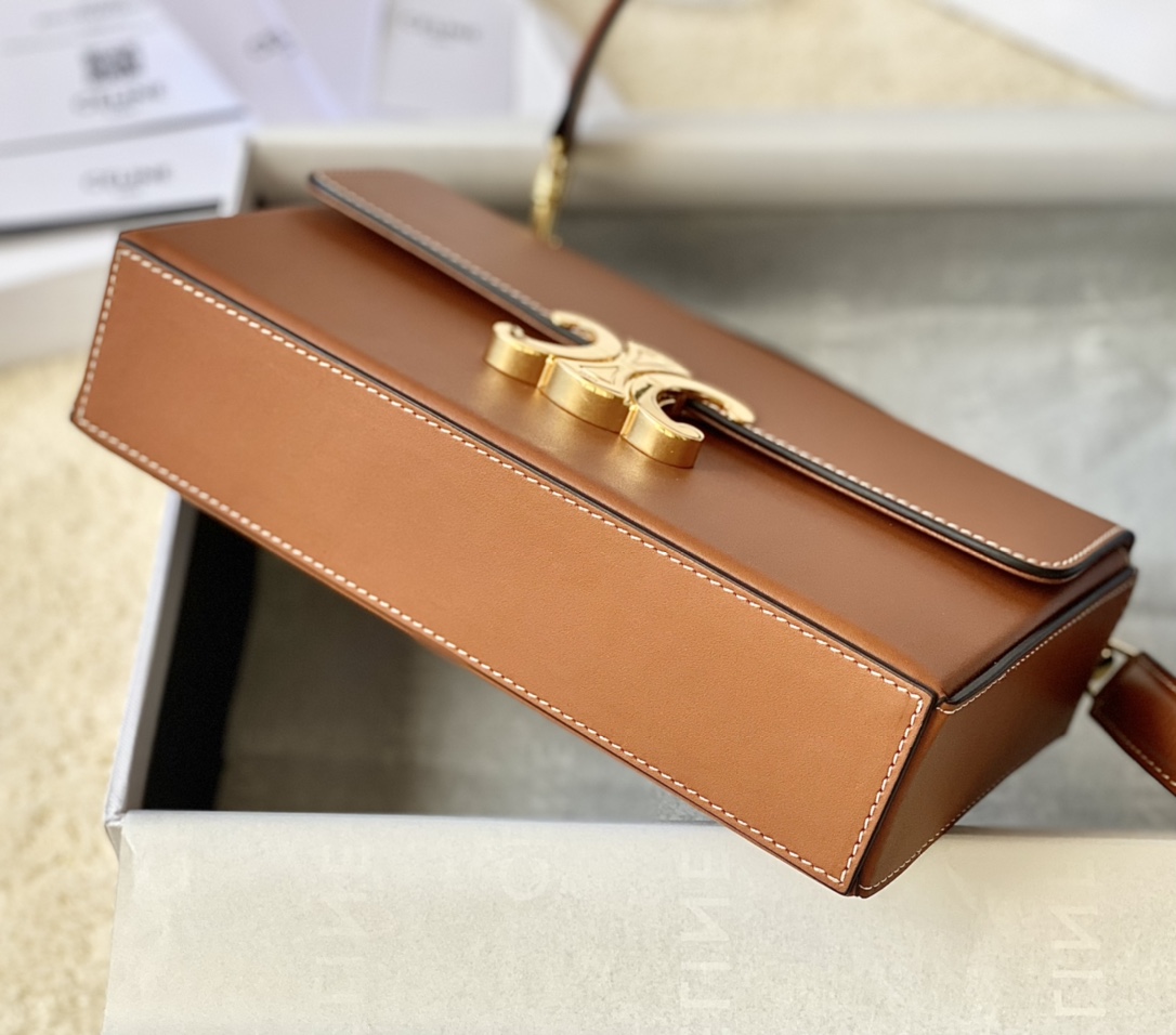 Ce**e box triomphe bag