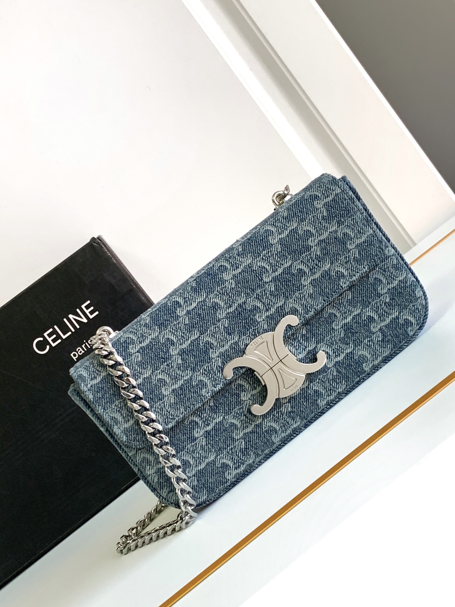 Ce**e chain shoulder bag claude