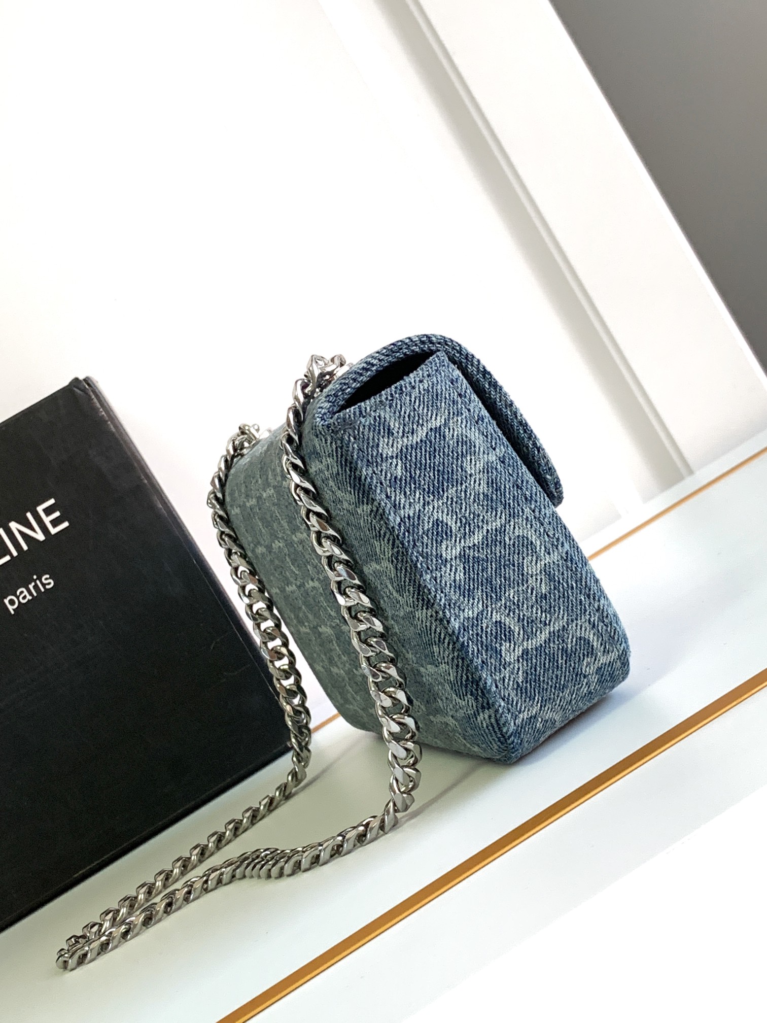 Ce**e chain shoulder bag claude