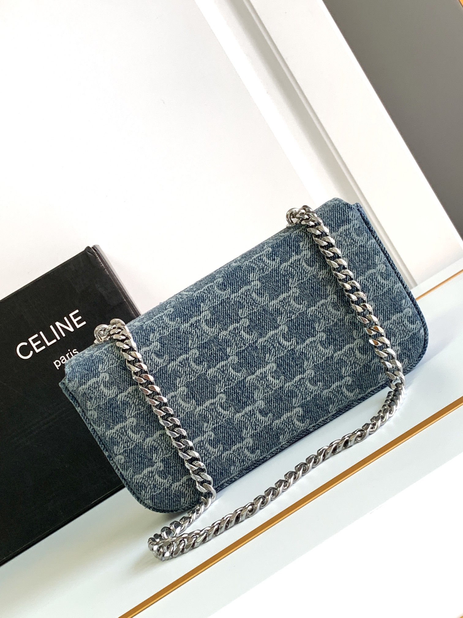 Ce**e chain shoulder bag claude