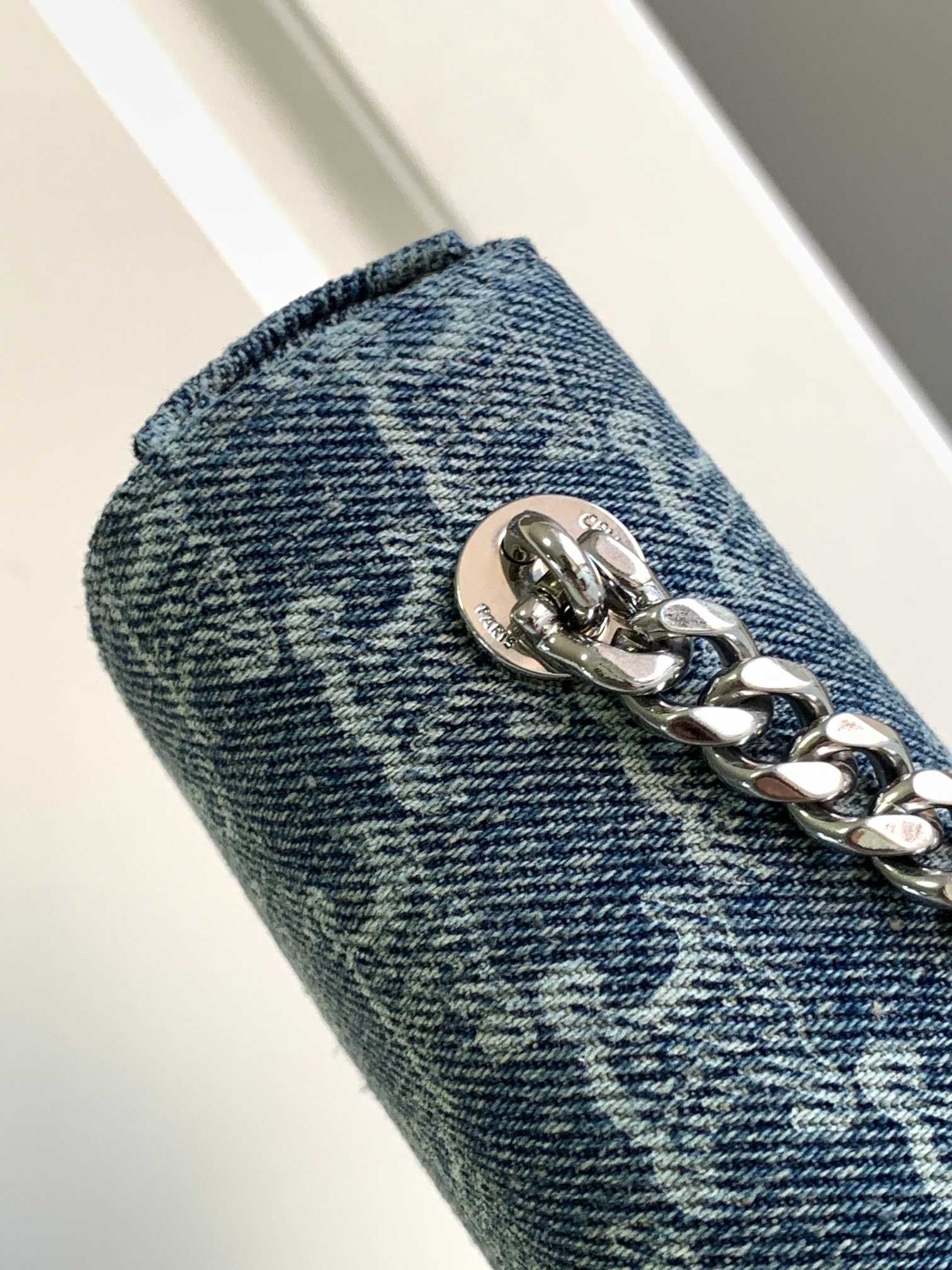 Ce**e chain shoulder bag claude