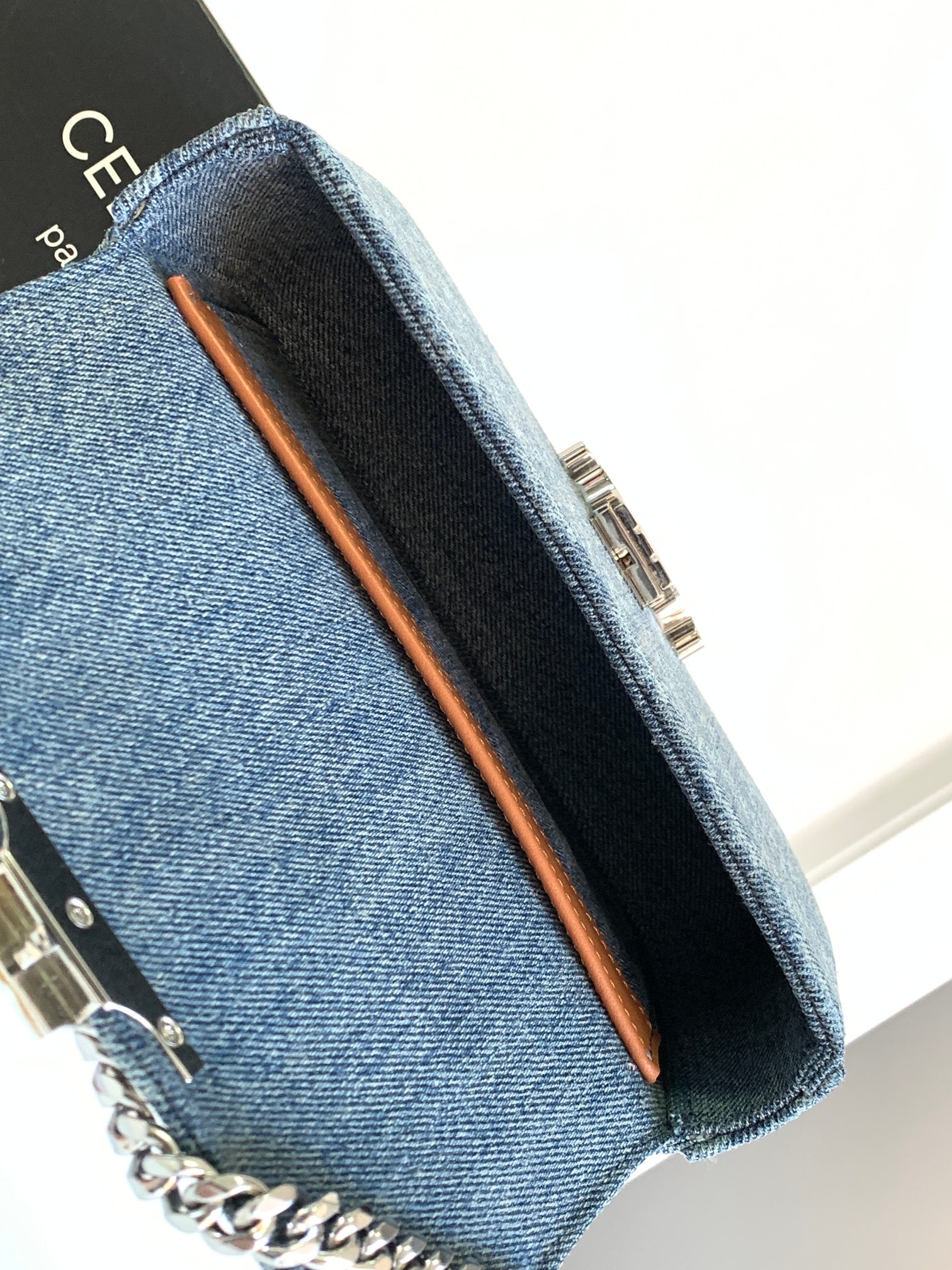 Ce**e chain shoulder bag claude