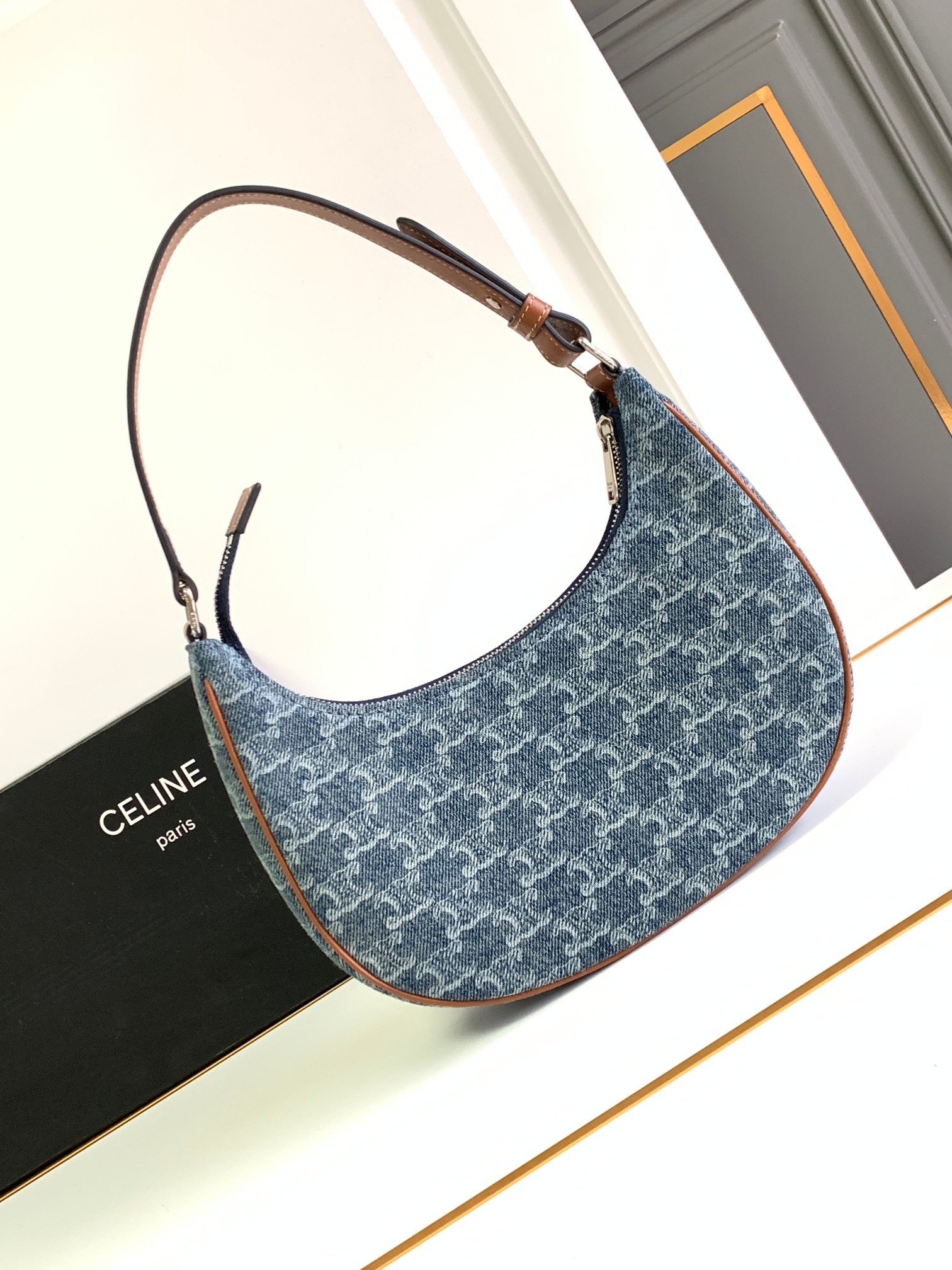 Ce**e ava triomphe bag