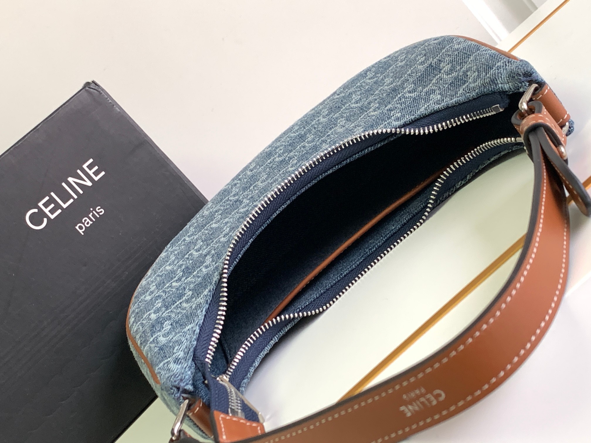 Ce**e ava triomphe bag