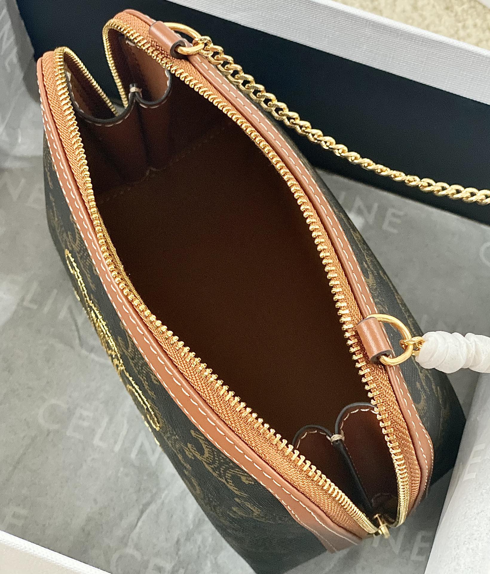 Ce**e clutch with chain in triomphe canvas and lambskin