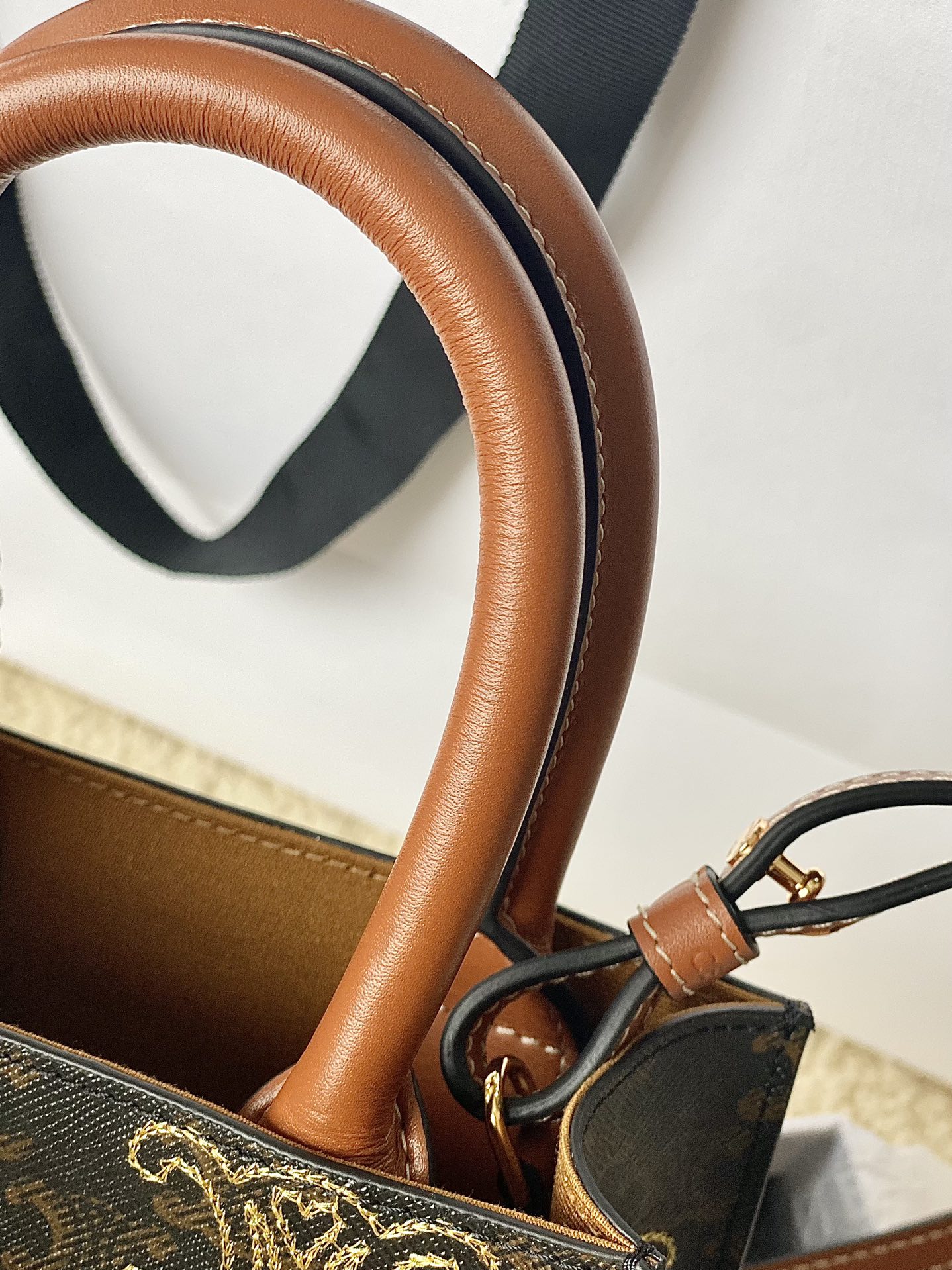 Ce**e triomphe mini tote