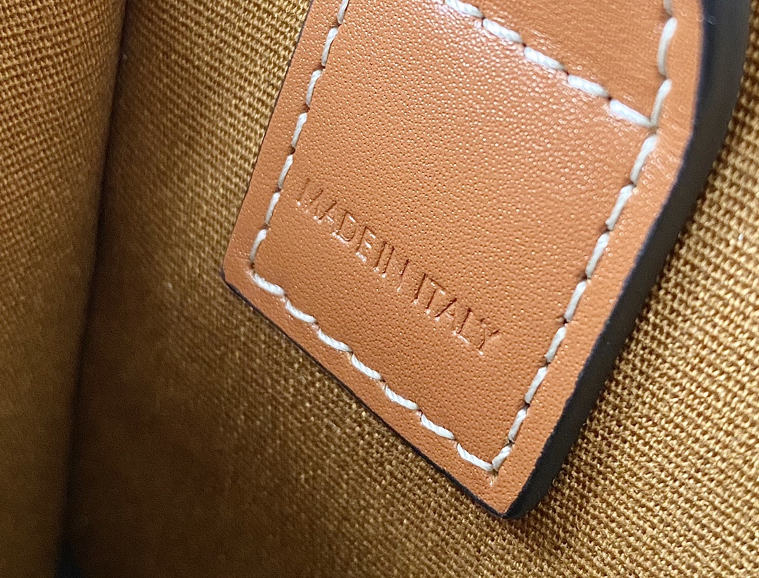 Ce**e triomphe mini tote
