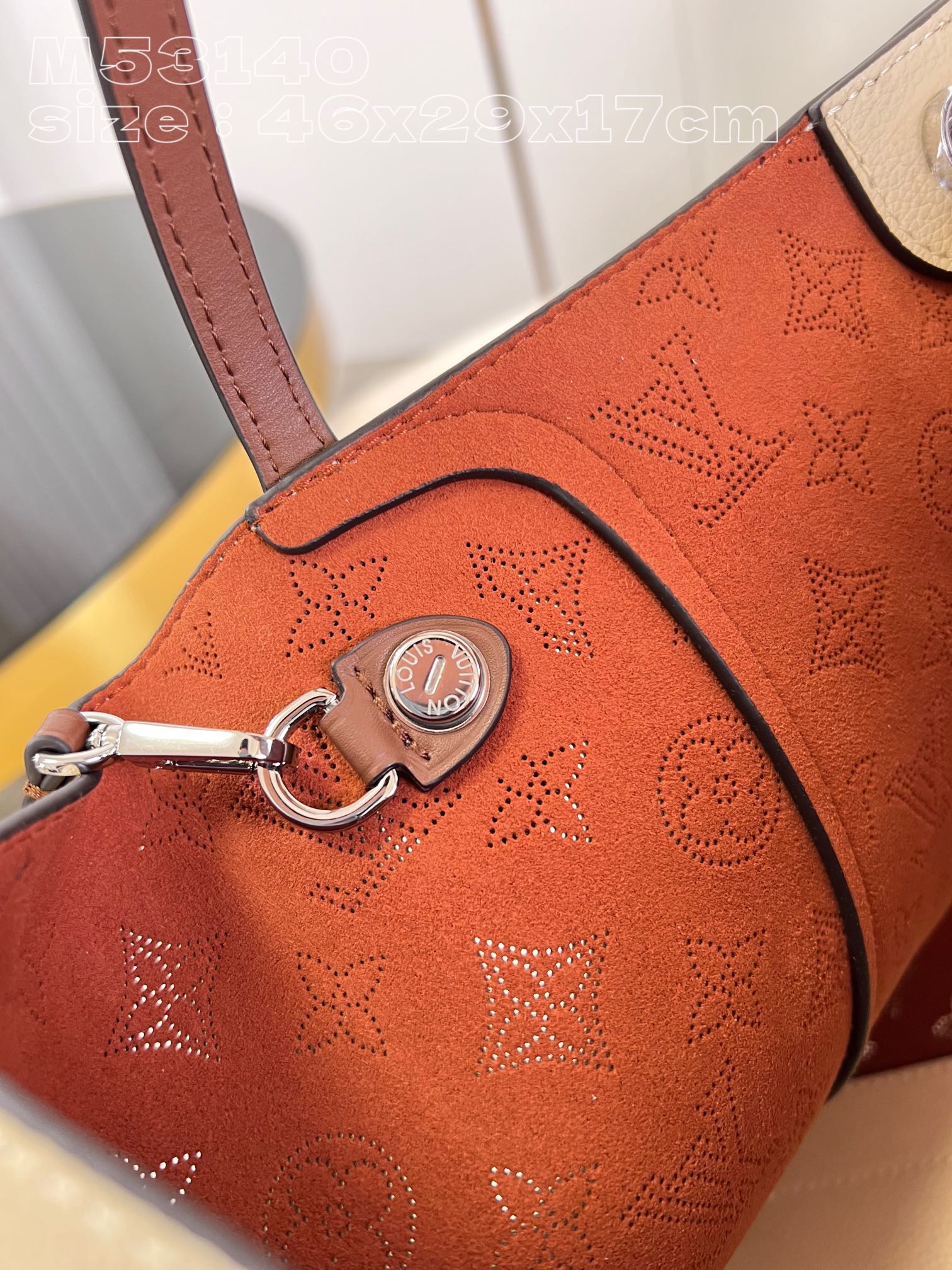 l**is V*t*n hina medium handbag