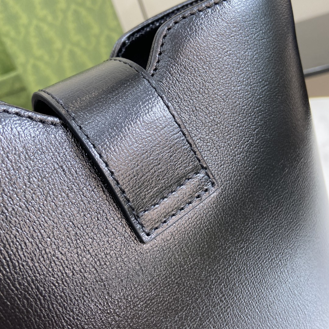G*u*i mini bucket shoulder bag