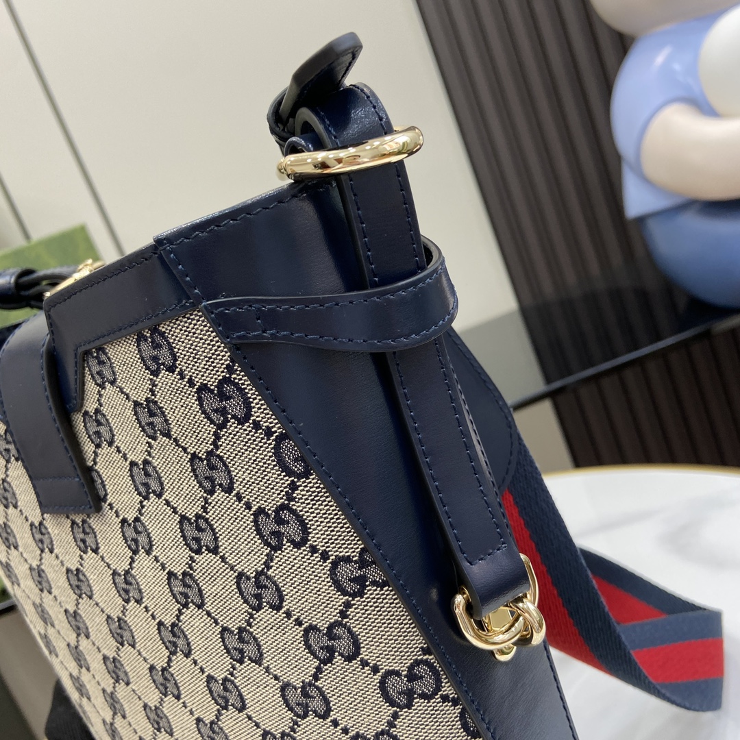 G*u*i medium bucket shoulder bag