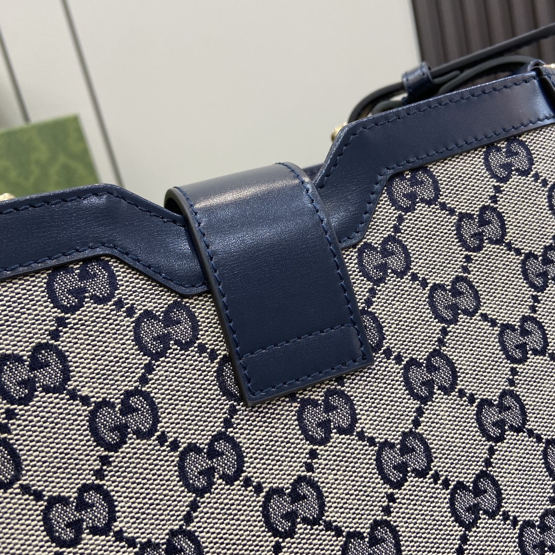 G*u*i medium bucket shoulder bag