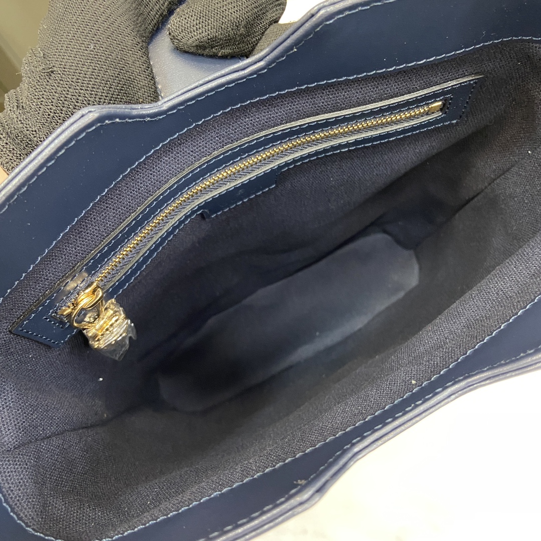 G*u*i medium bucket shoulder bag