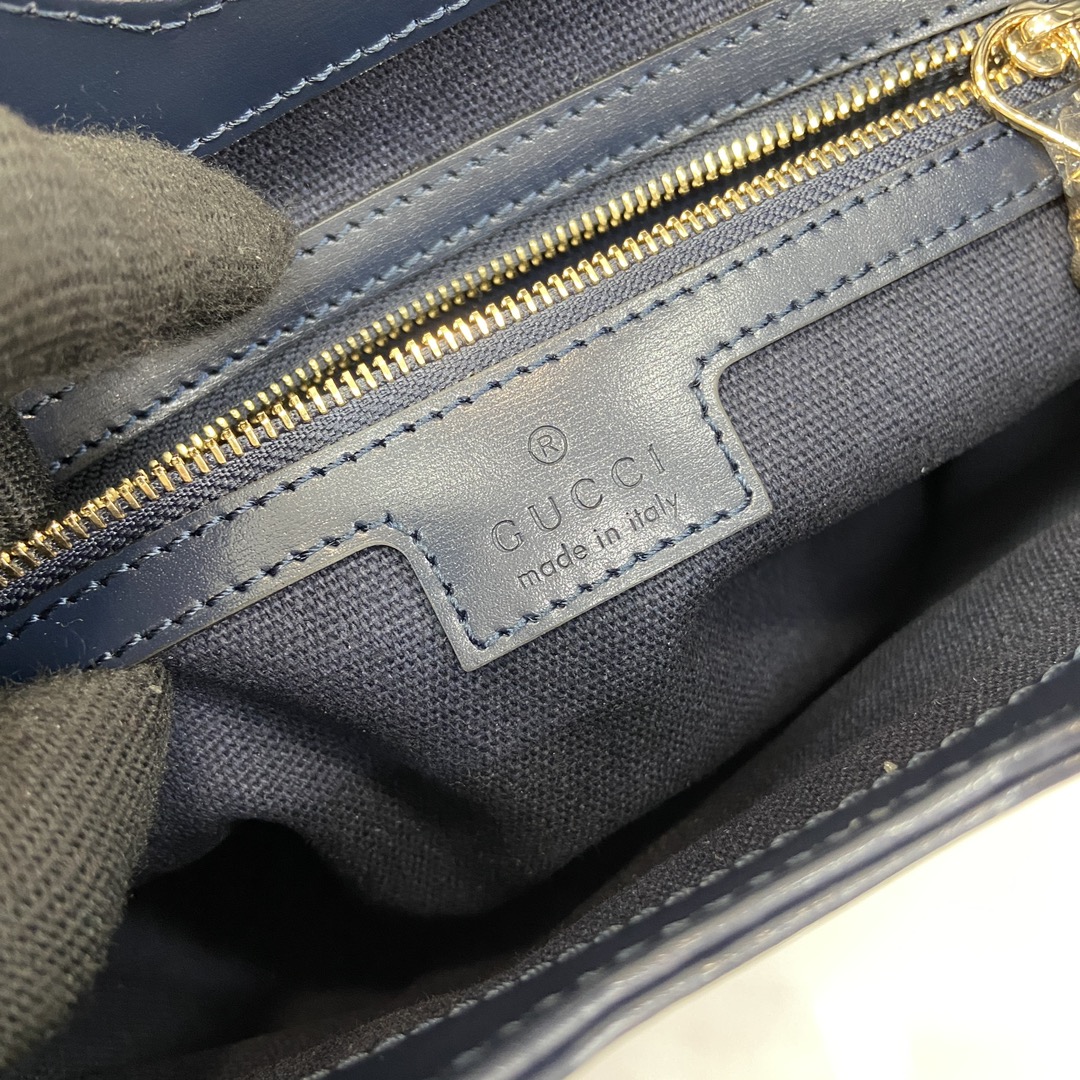 G*u*i medium bucket shoulder bag