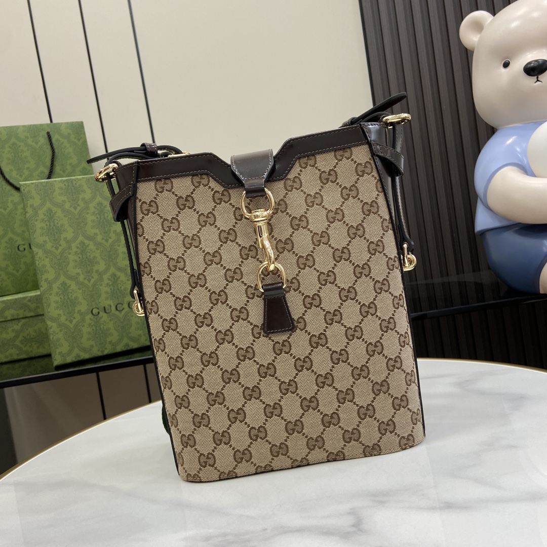 G*u*i medium bucket shoulder bag