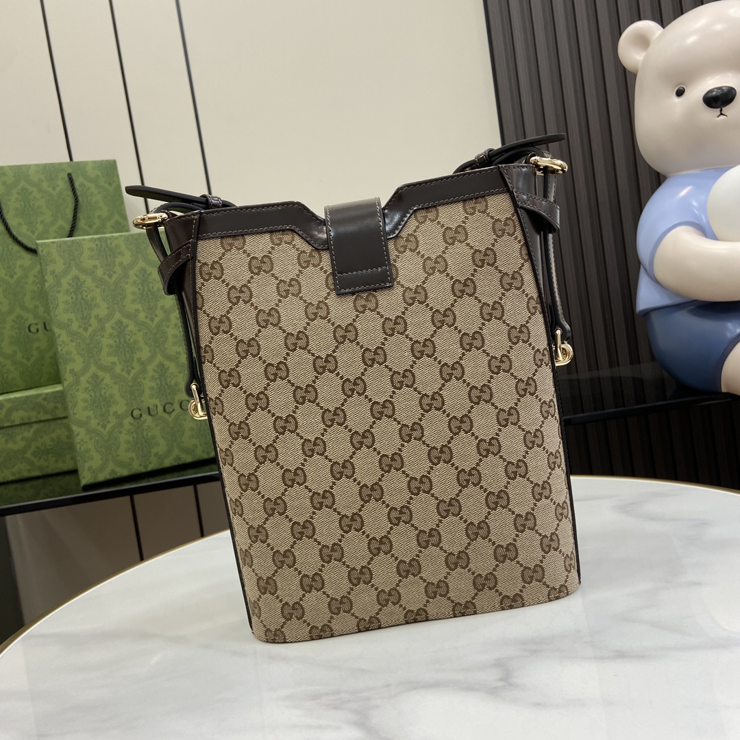 G*u*i medium bucket shoulder bag