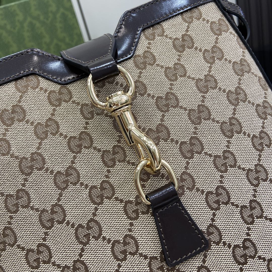 G*u*i medium bucket shoulder bag