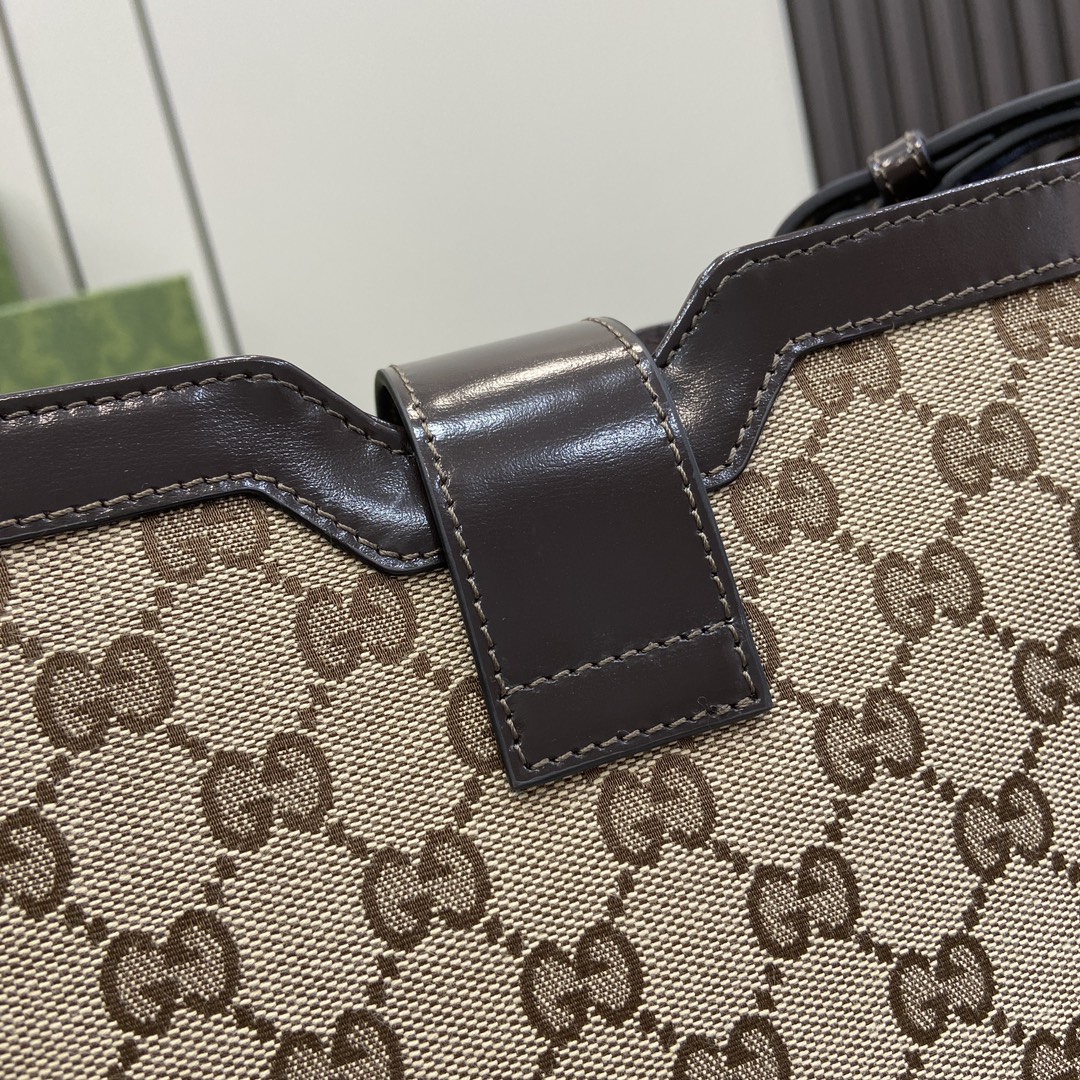 G*u*i medium bucket shoulder bag