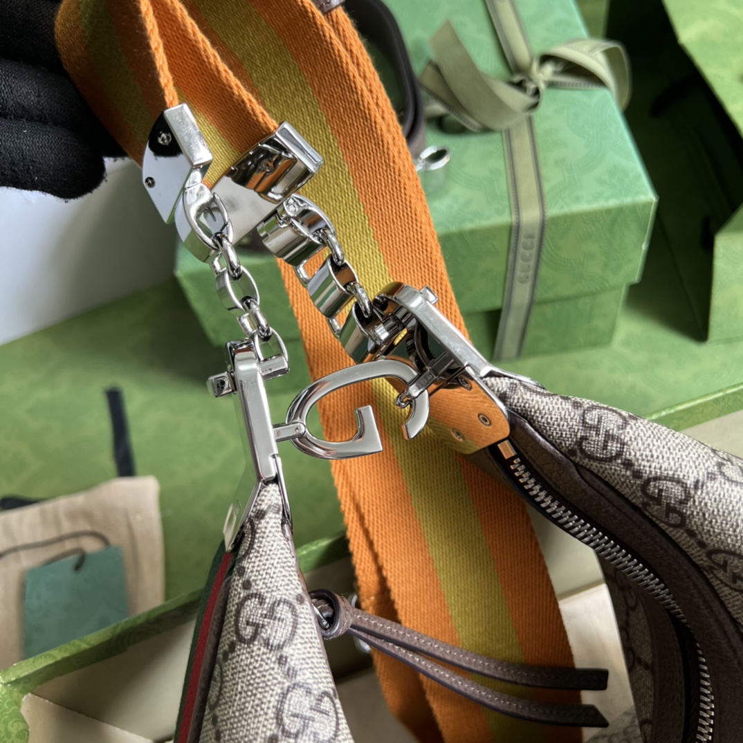 G*u*i attache large shoulder bag