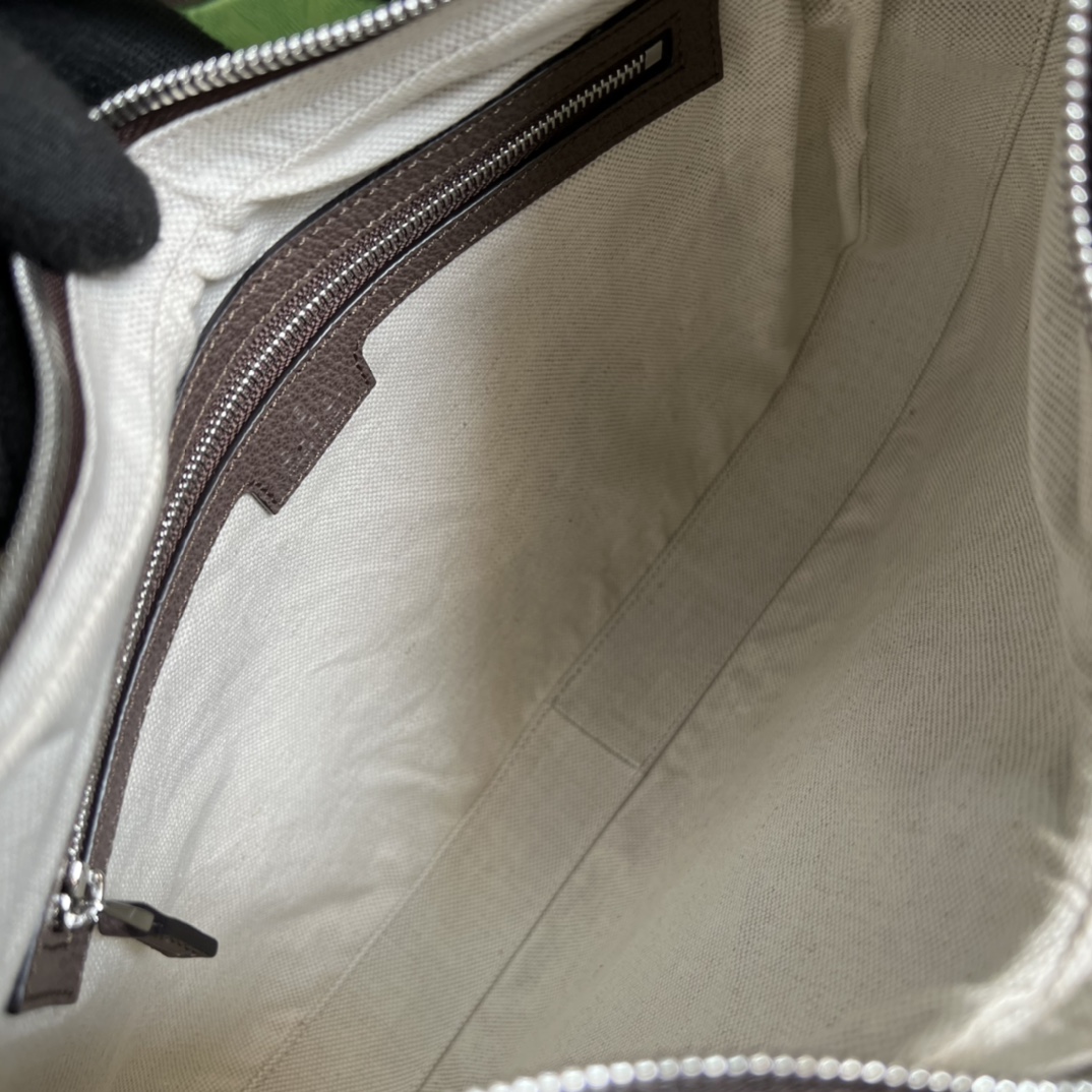 G*u*i attache large shoulder bag