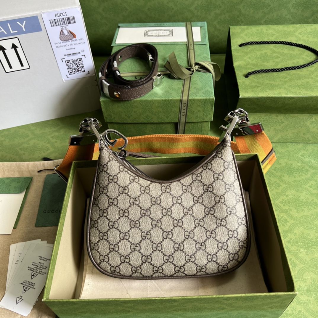 G*u*i attache small bag