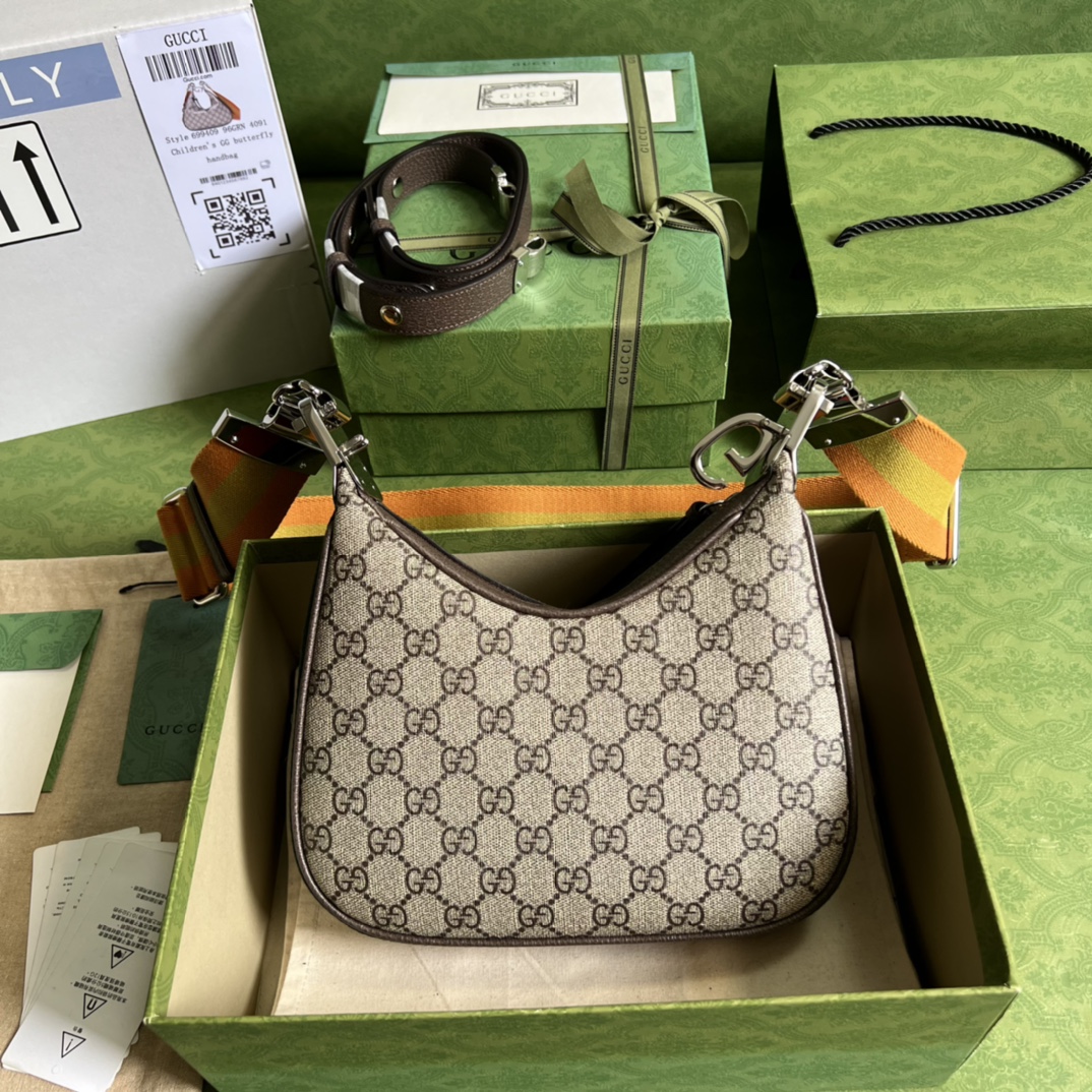 G*u*i attache small bag