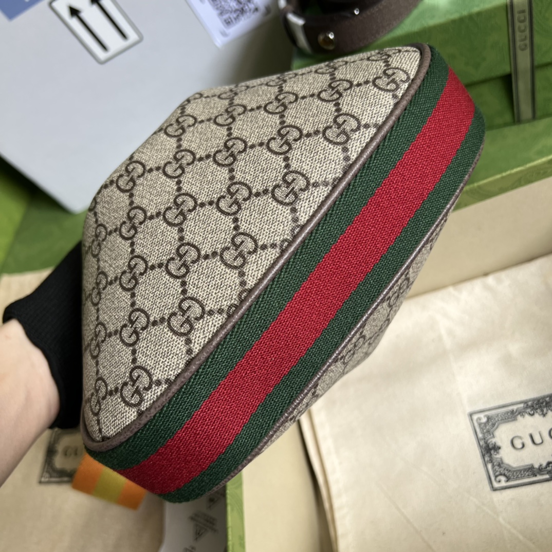 G*u*i attache small bag