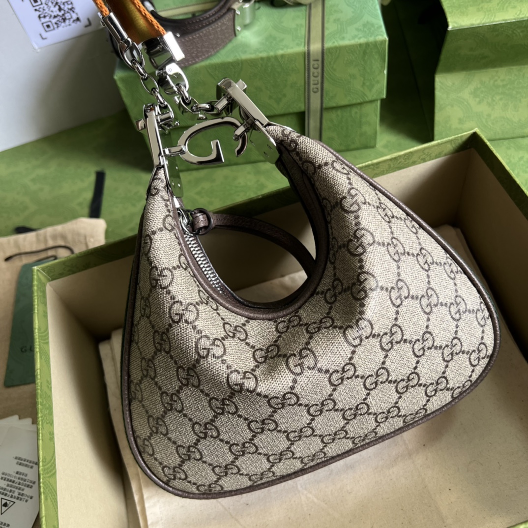 G*u*i attache small bag