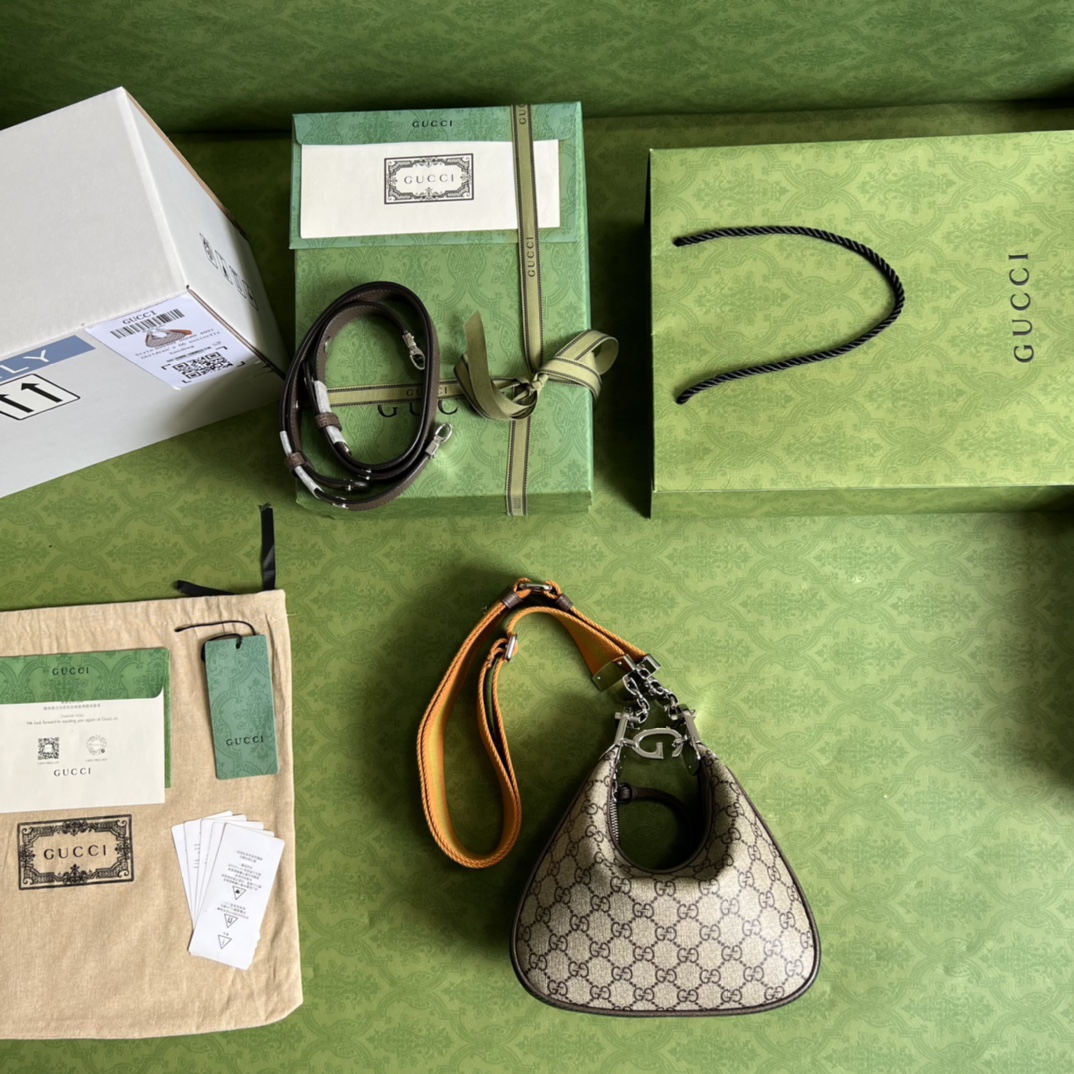 G*u*i attache small bag