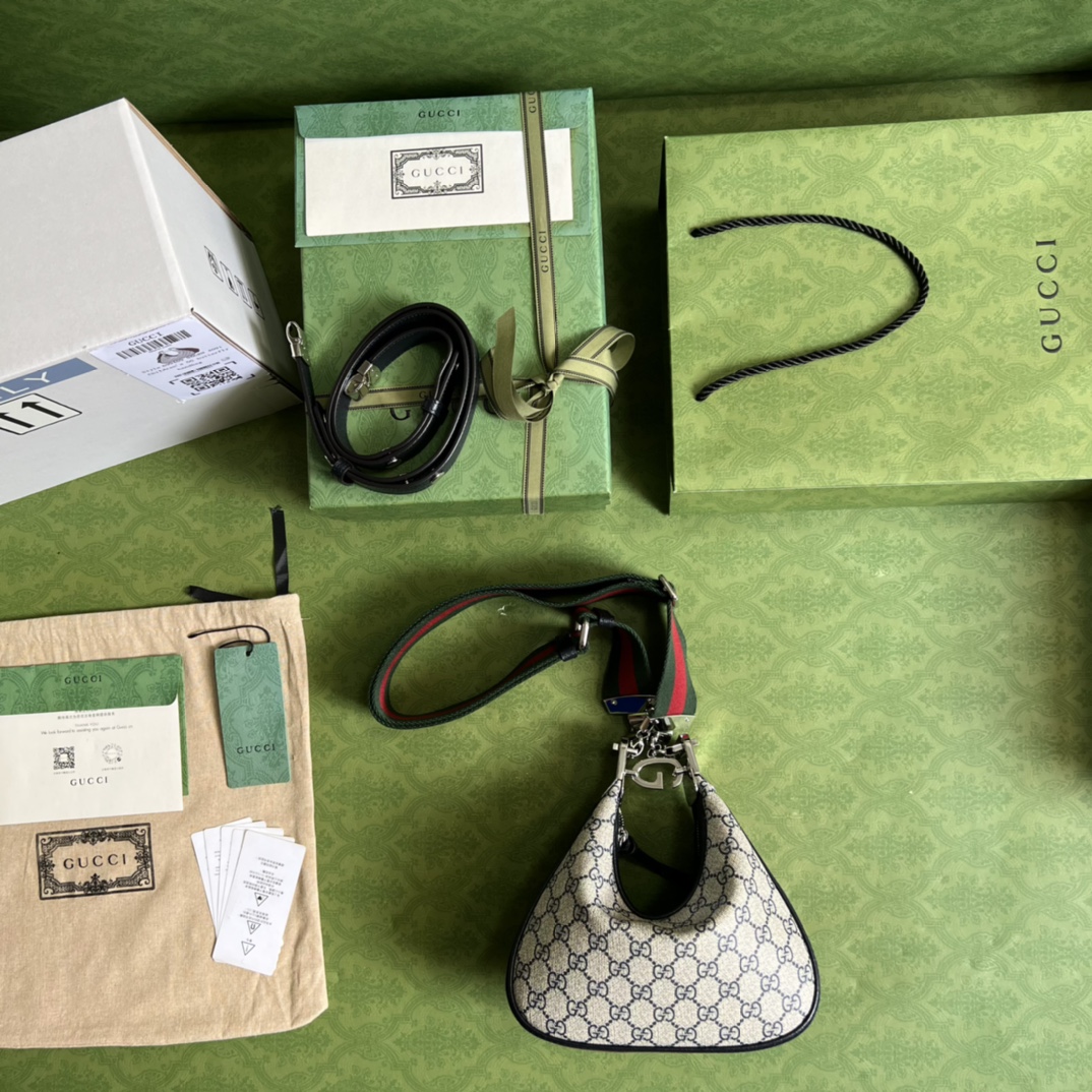 G*u*i attache small bag