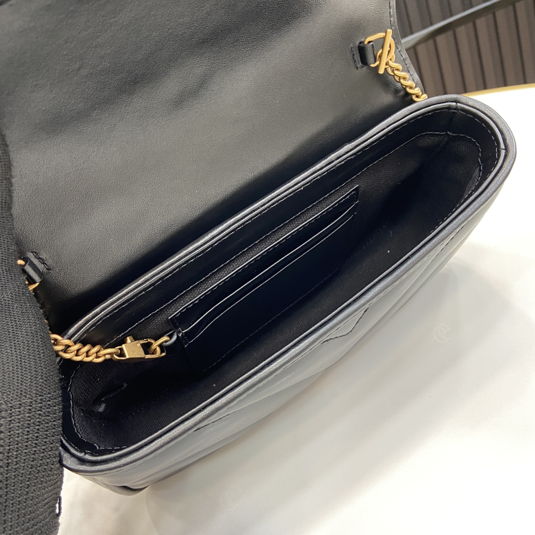 G*u*i gg marmont mini bag