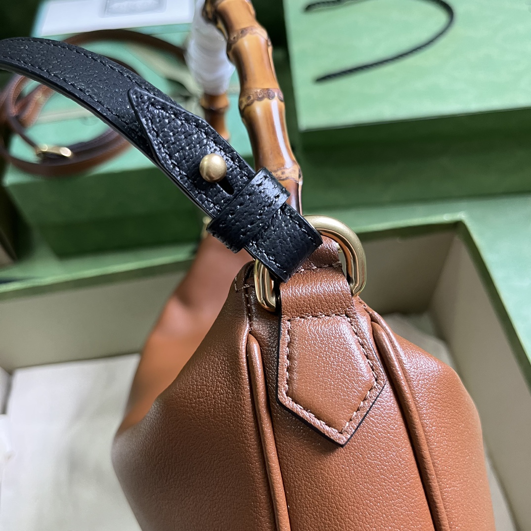 G*u*i diana medium shoulder bag