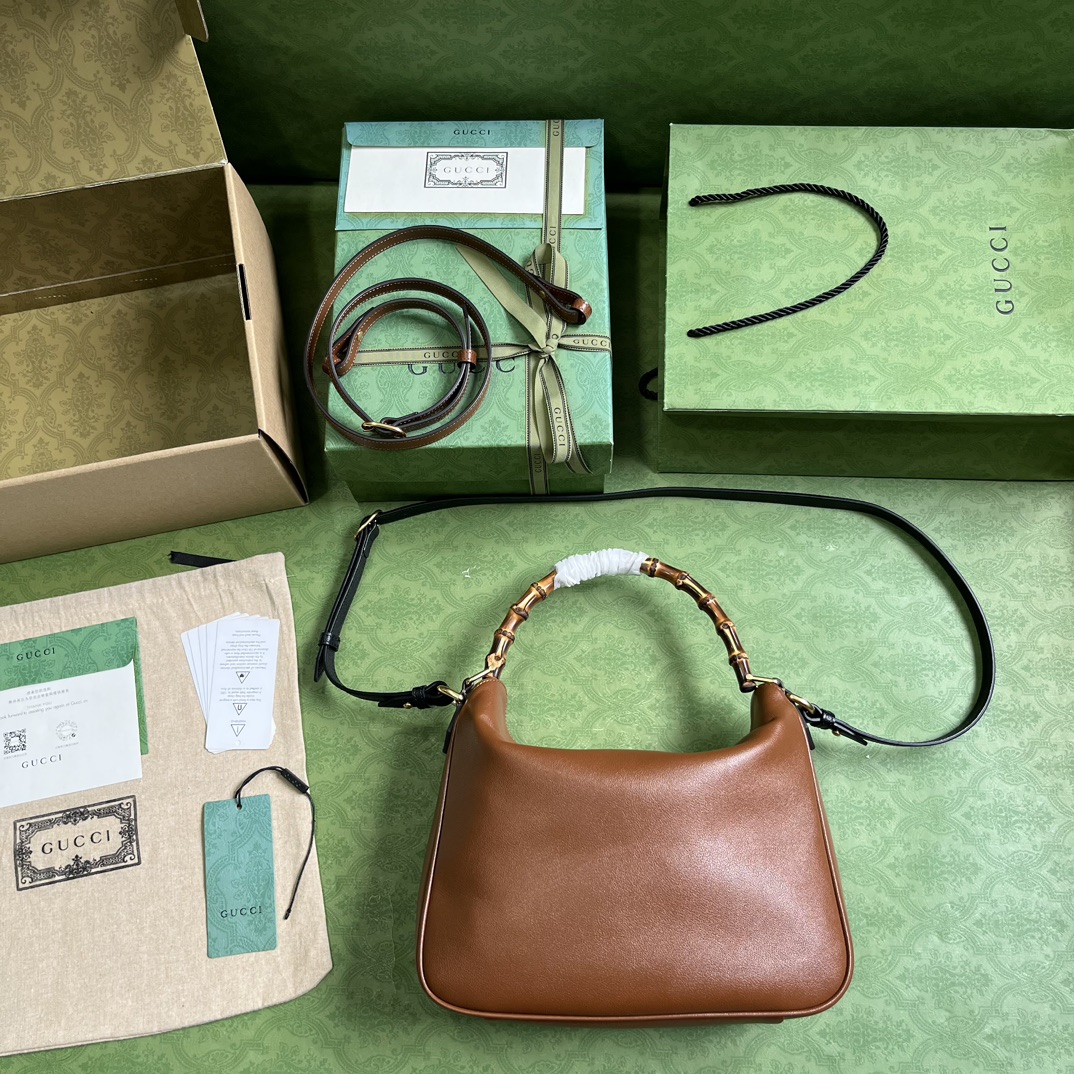 G*u*i diana medium shoulder bag