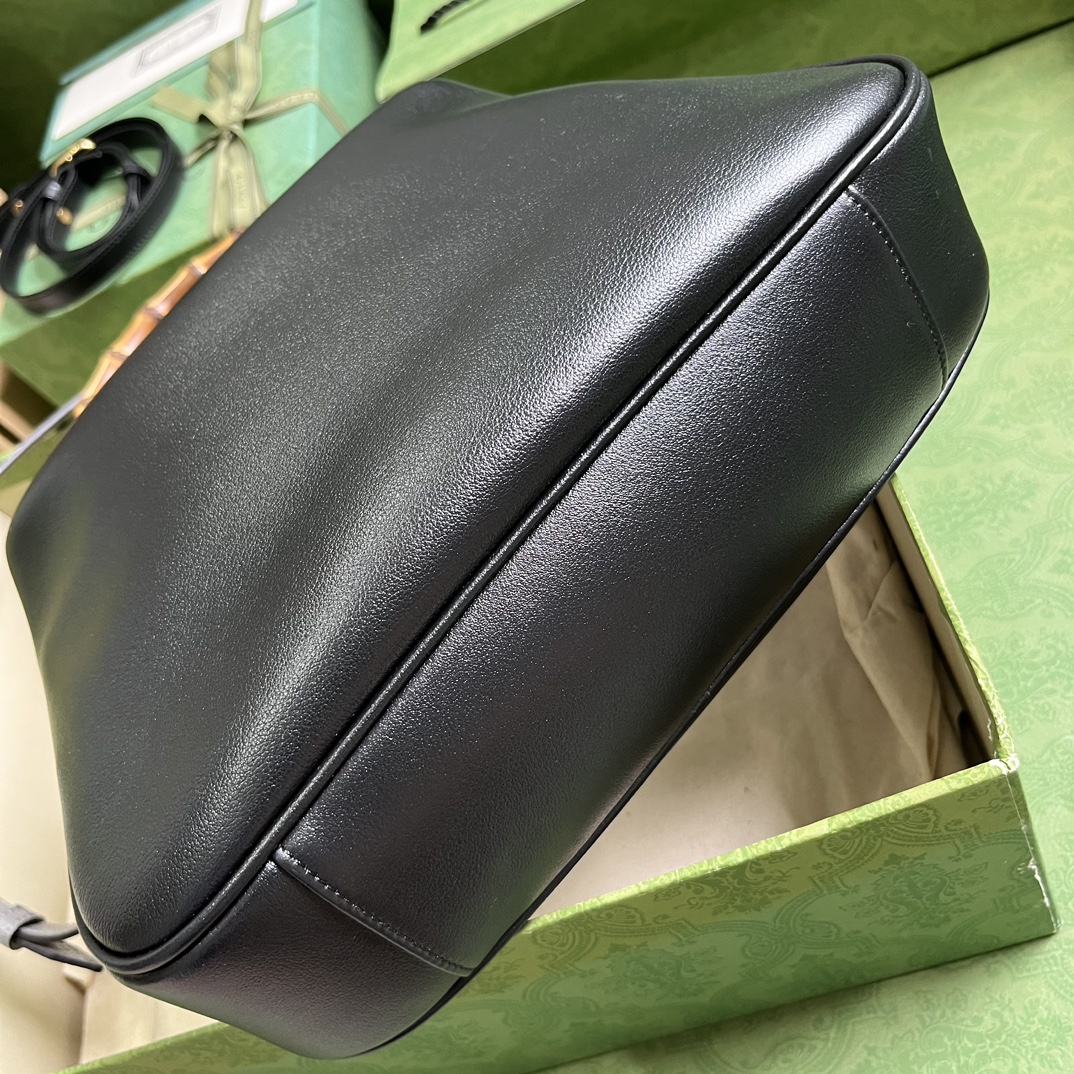 G*u*i diana medium shoulder bag