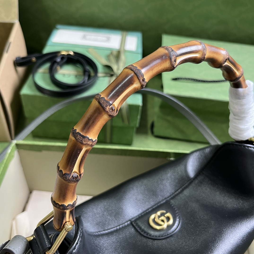 G*u*i diana medium shoulder bag