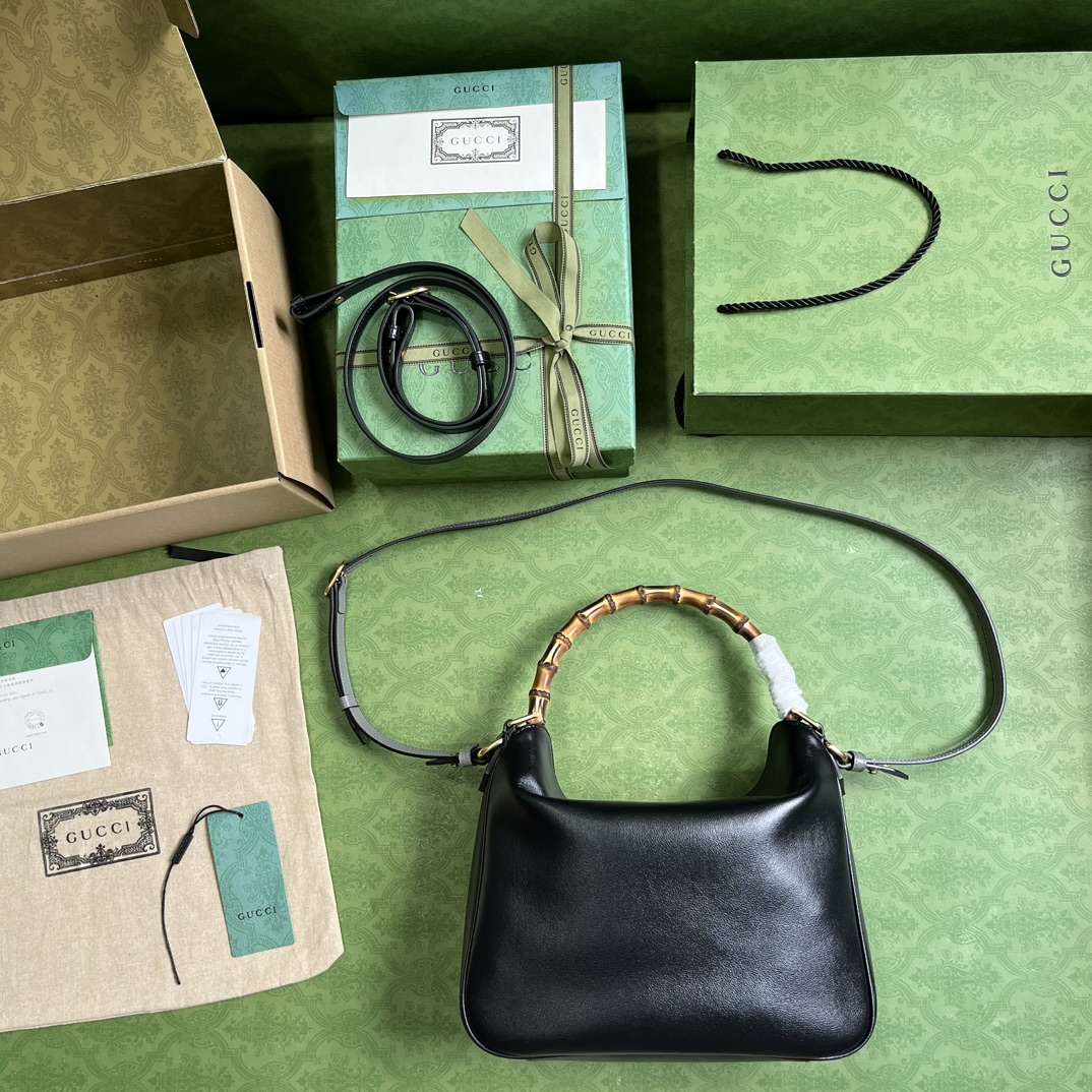 G*u*i diana medium shoulder bag