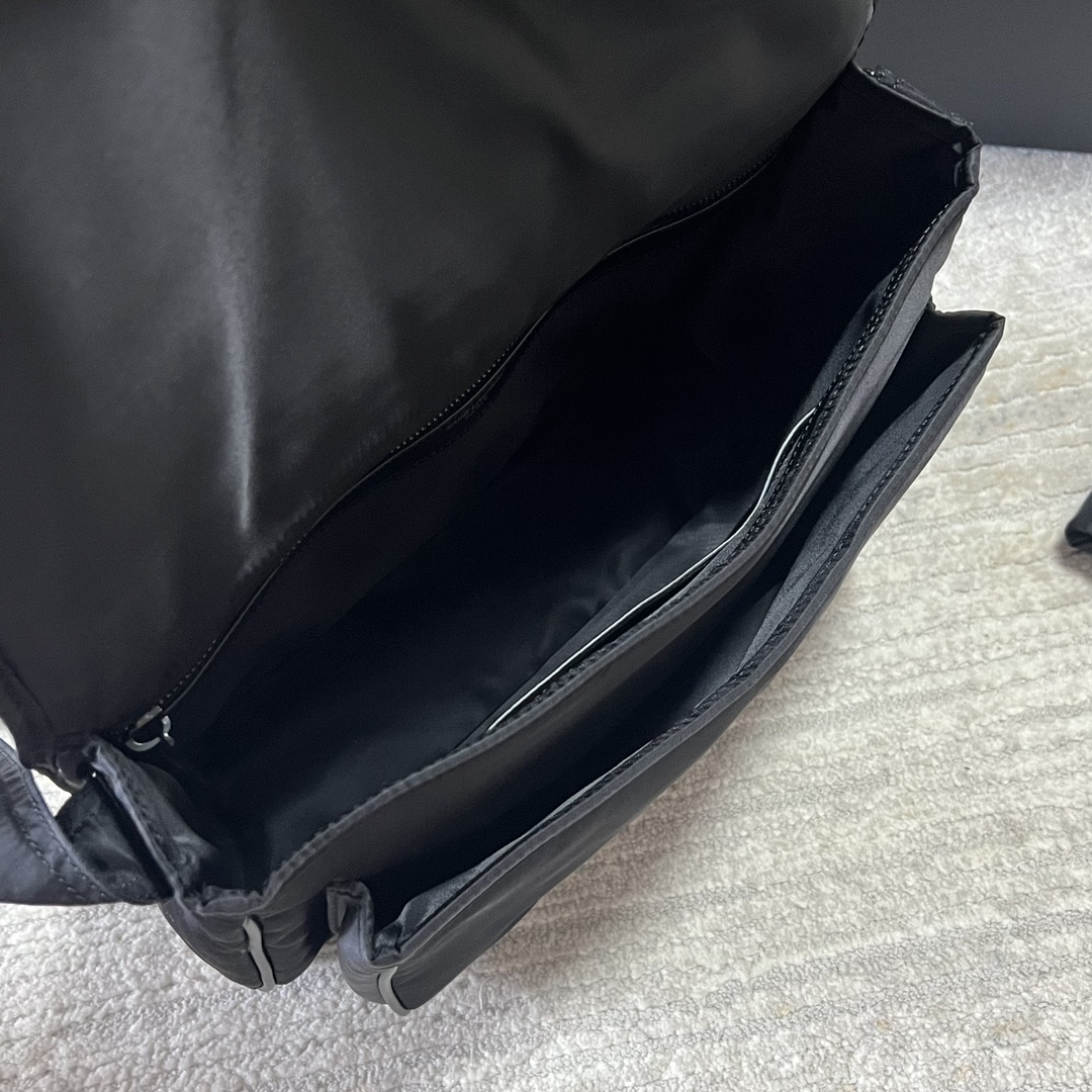 YSL NIKI MESSENGER IN ECONYL
