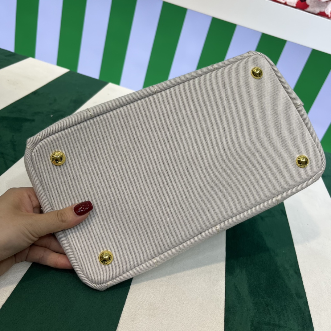 Pra*a canapa tote bag
