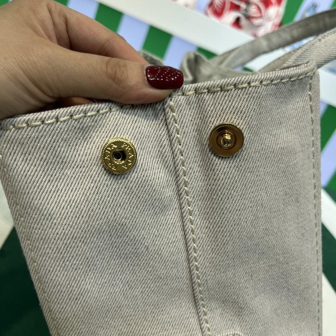 Pra*a canapa tote bag