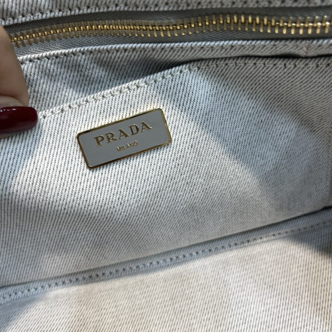 Pra*a canapa tote bag