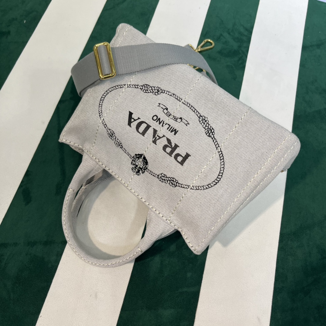 Pra*a canapa tote bag