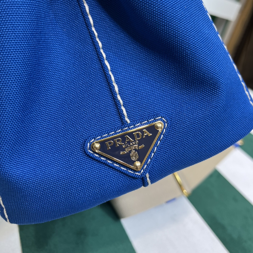 Pra*a canapa tote bag
