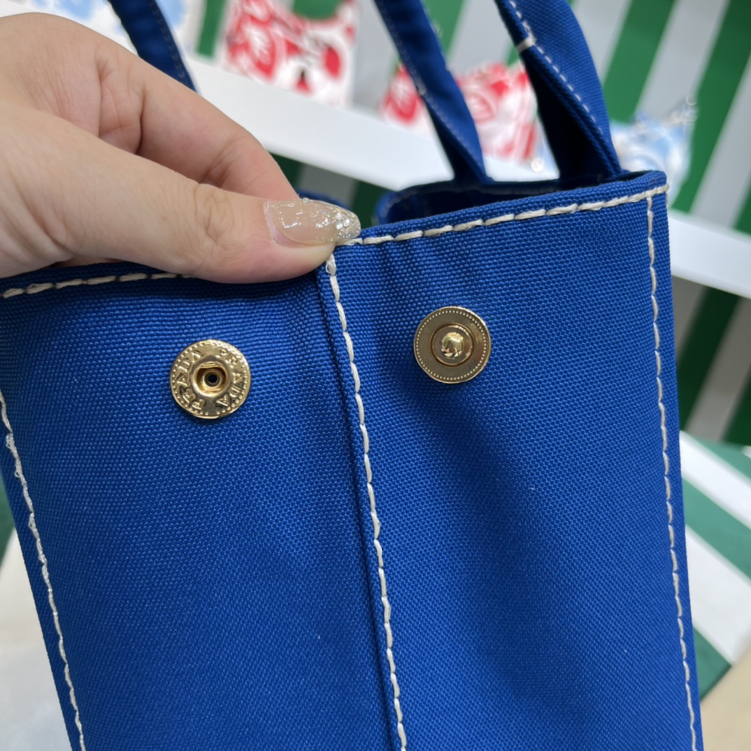 Pra*a canapa tote bag
