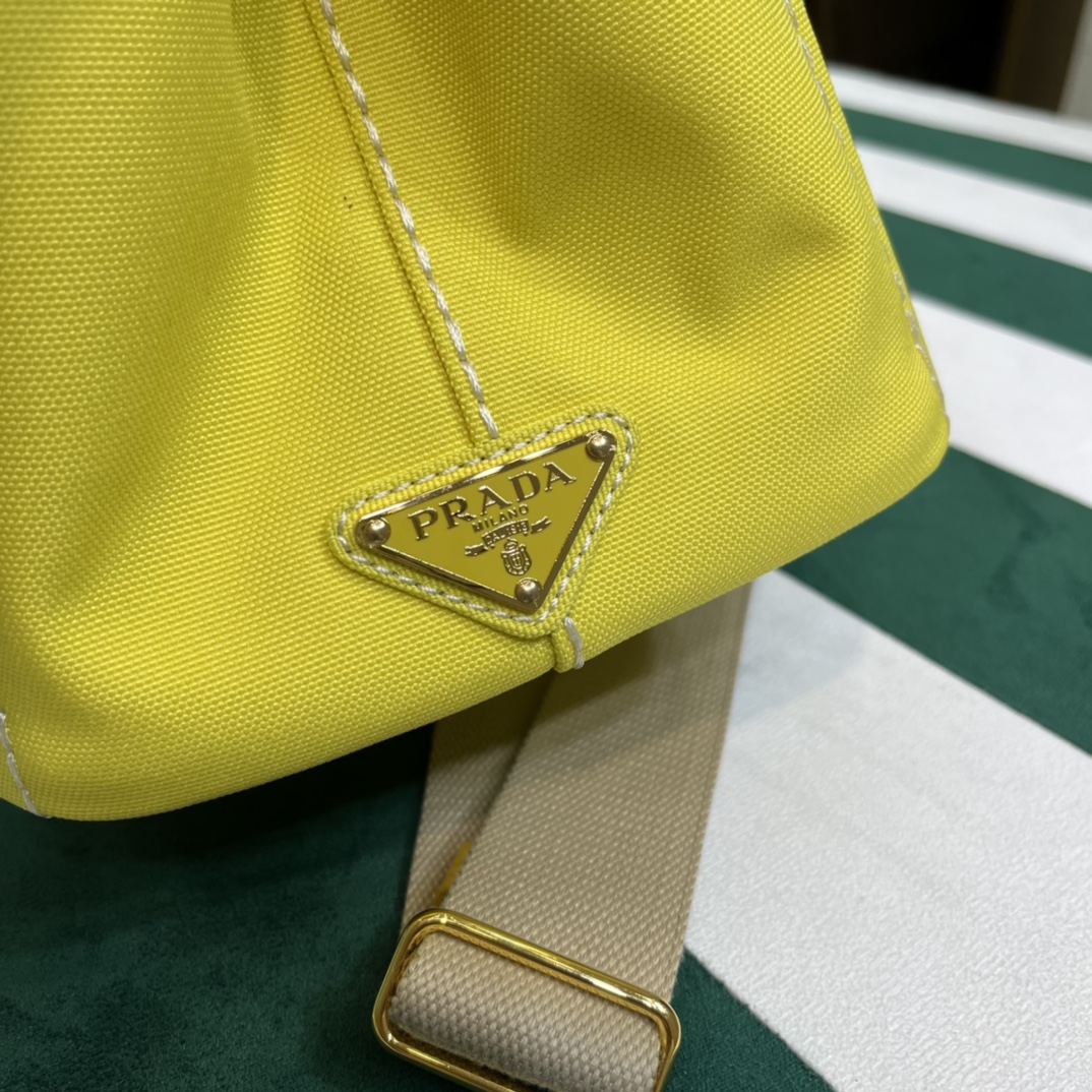 Pra*a canapa tote bag