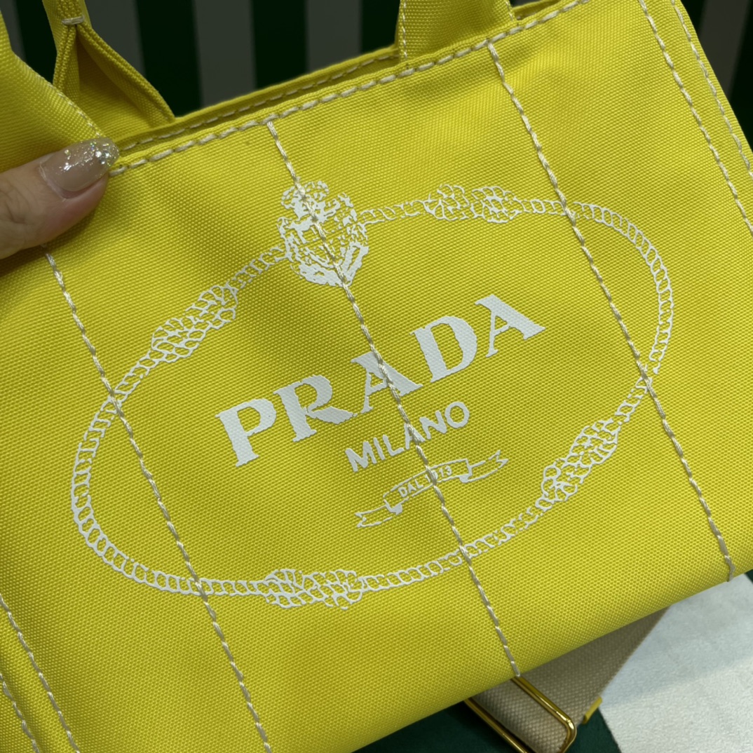 Pra*a canapa tote bag