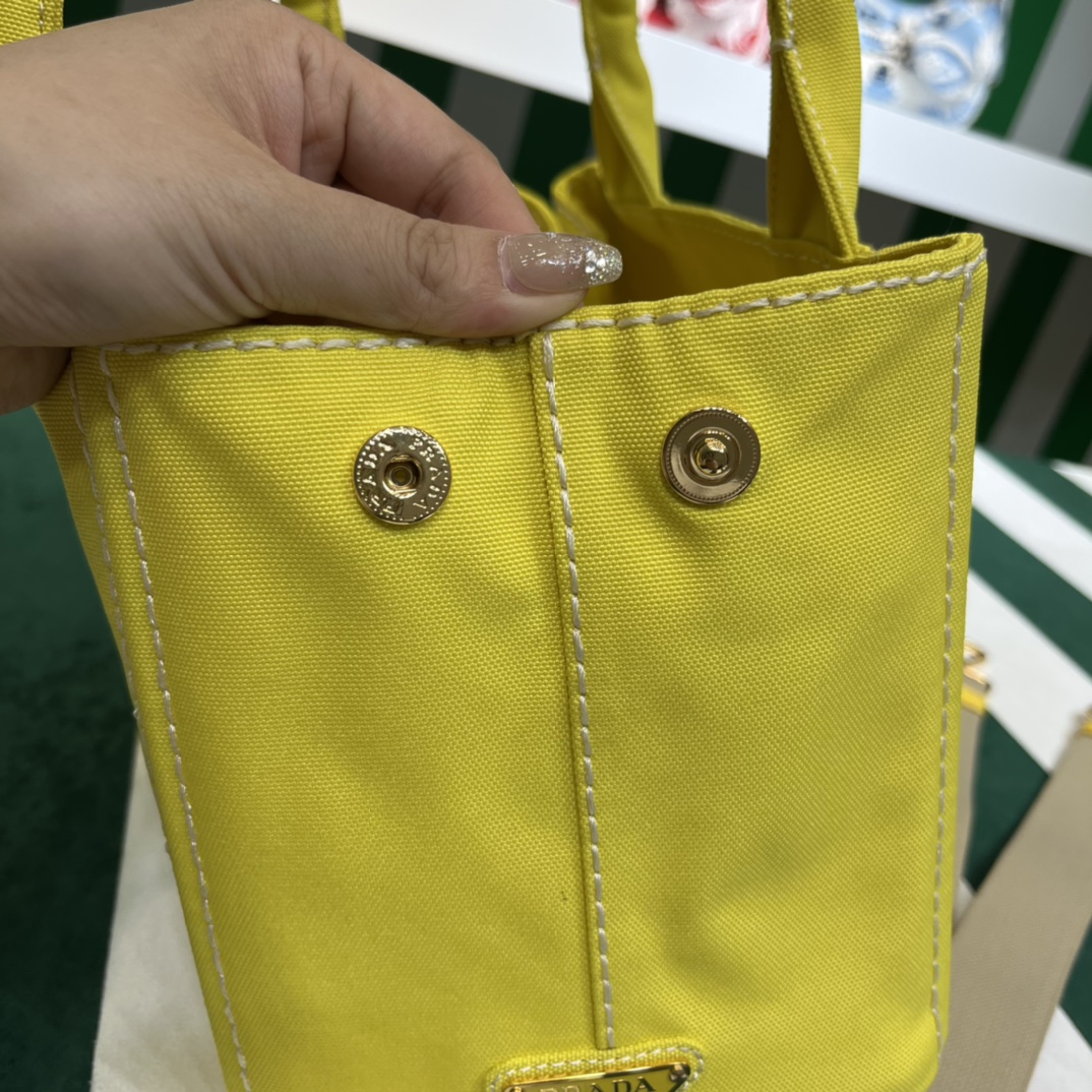 Pra*a canapa tote bag