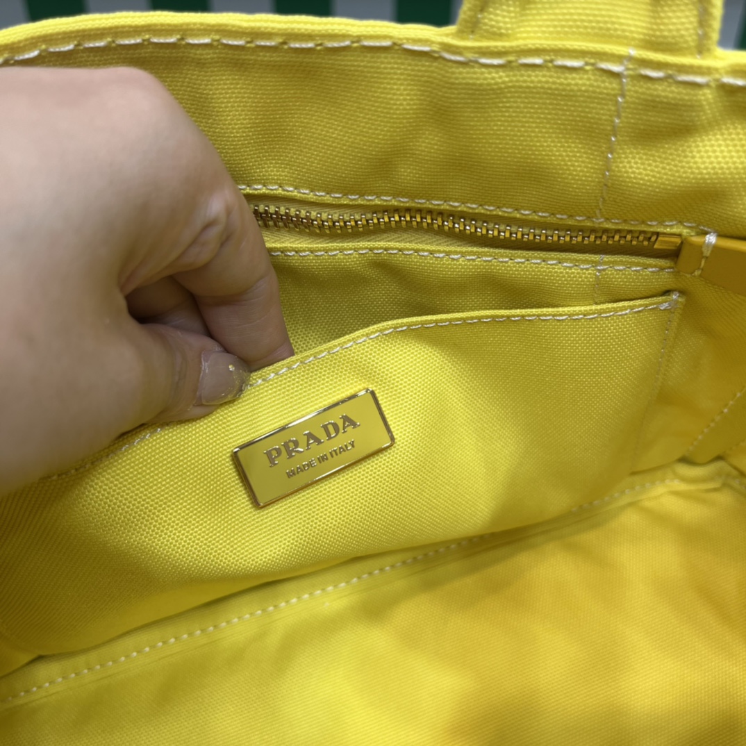 Pra*a canapa tote bag