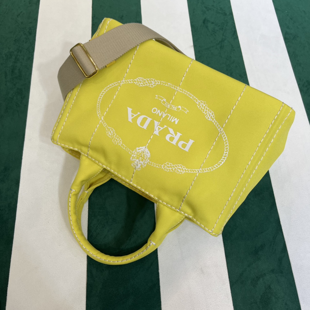 Pra*a canapa tote bag