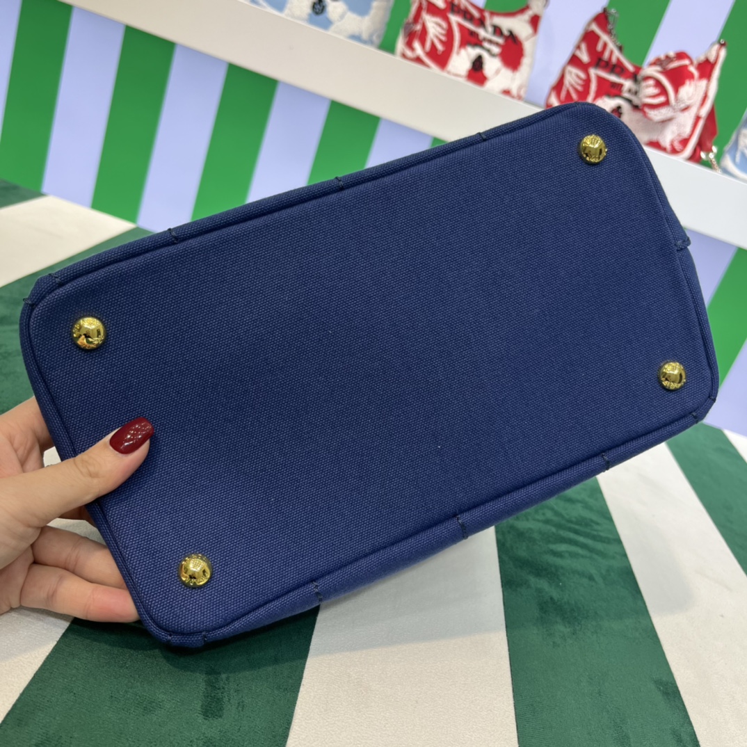 Pra*a canapa tote bag