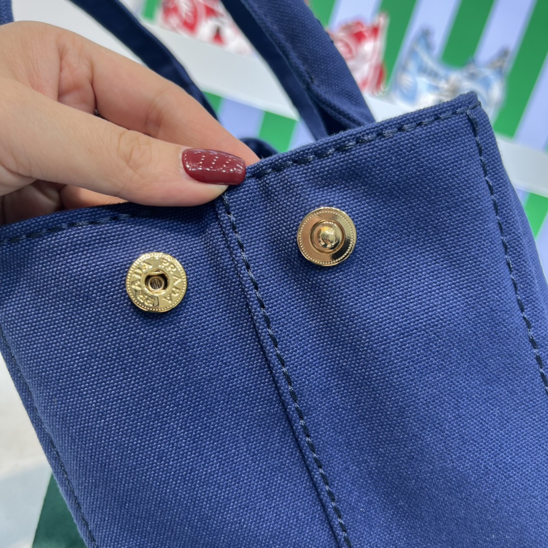 Pra*a canapa tote bag